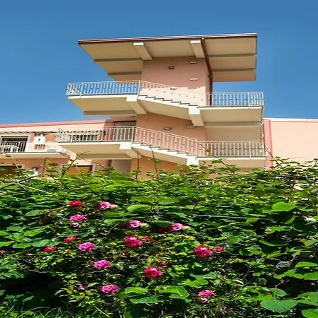 Mare Taormina Летоянни