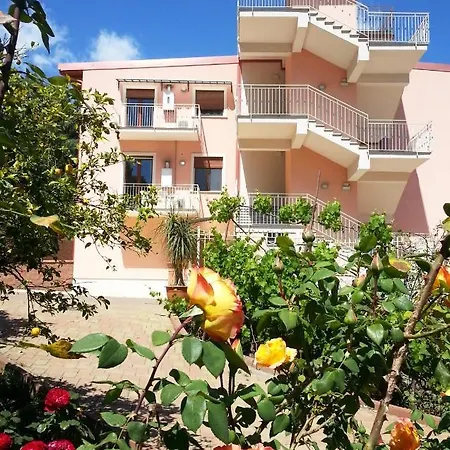 Mare Taormina شقة فندقية