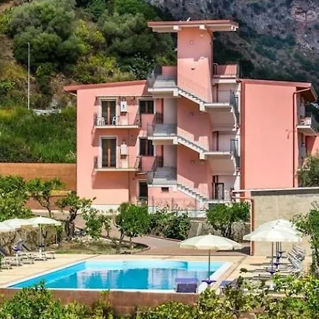 Mare Taormina 4* يتوجاني