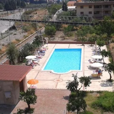 Mare Taormina شقة فندقية 4*