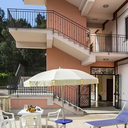 Mare Taormina يتوجاني